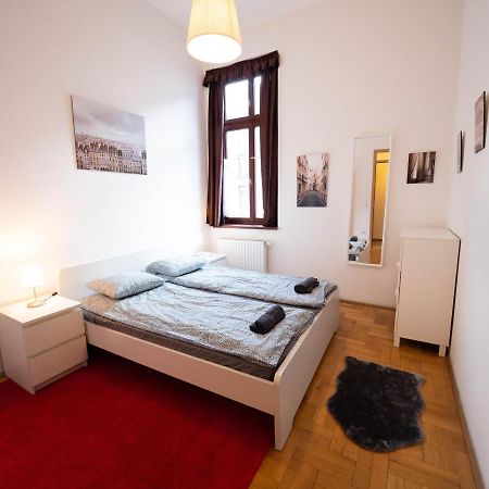 בודפשט Cozy Central Apt With Garage At Gozsdu Passage מראה חיצוני תמונה