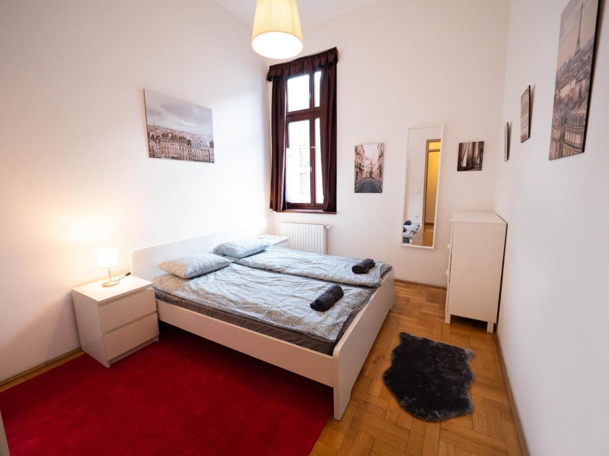 בודפשט Cozy Central Apt With Garage At Gozsdu Passage מראה חיצוני תמונה
