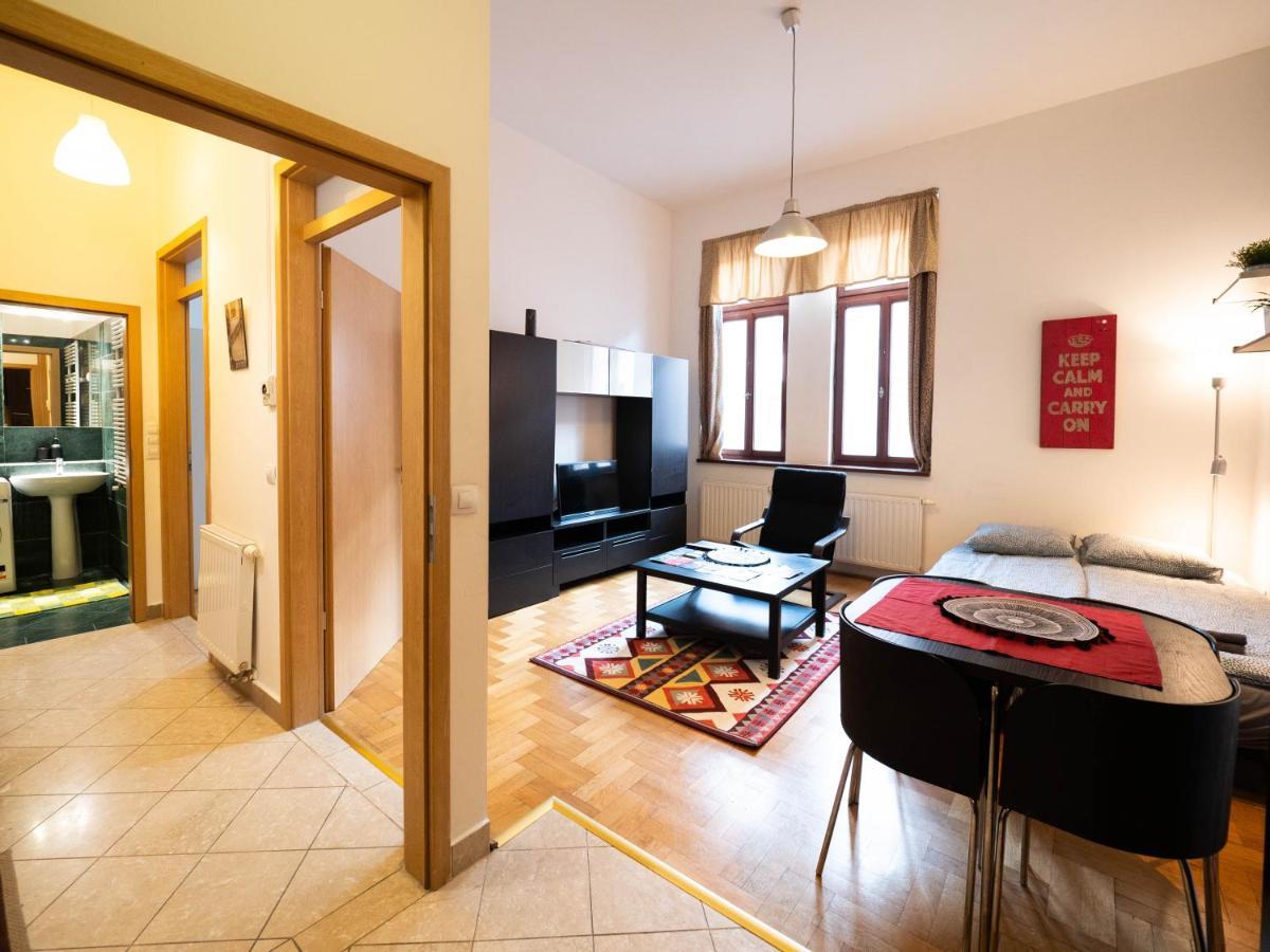 בודפשט Cozy Central Apt With Garage At Gozsdu Passage מראה חיצוני תמונה