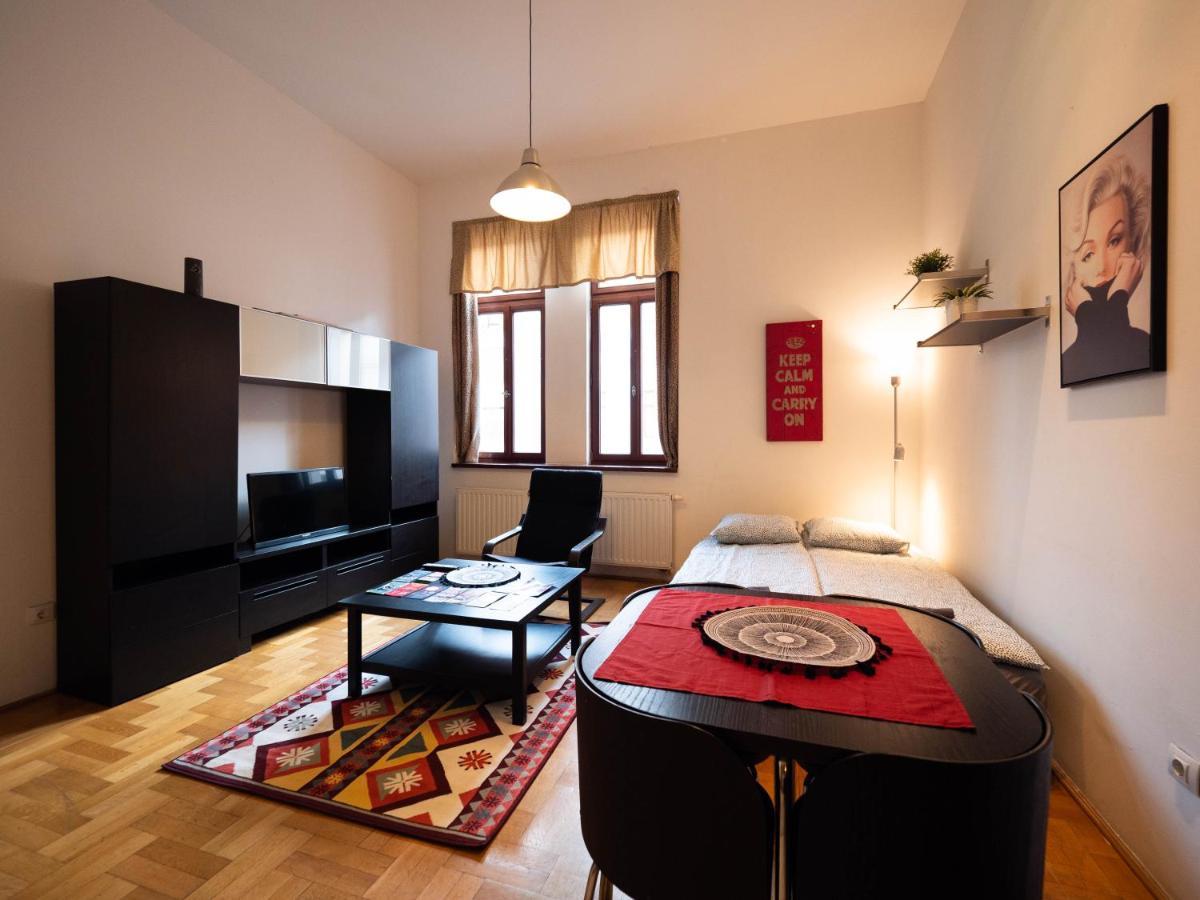 בודפשט Cozy Central Apt With Garage At Gozsdu Passage מראה חיצוני תמונה