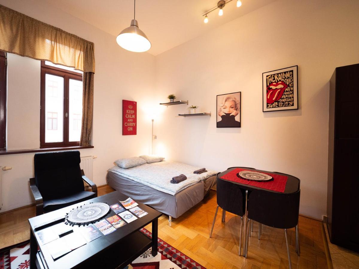 בודפשט Cozy Central Apt With Garage At Gozsdu Passage מראה חיצוני תמונה
